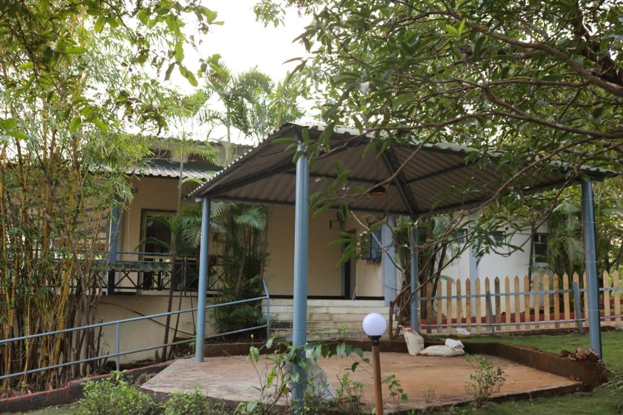 לינה וארוחת בוקר Nisarg Farm Mulshi מראה חיצוני תמונה